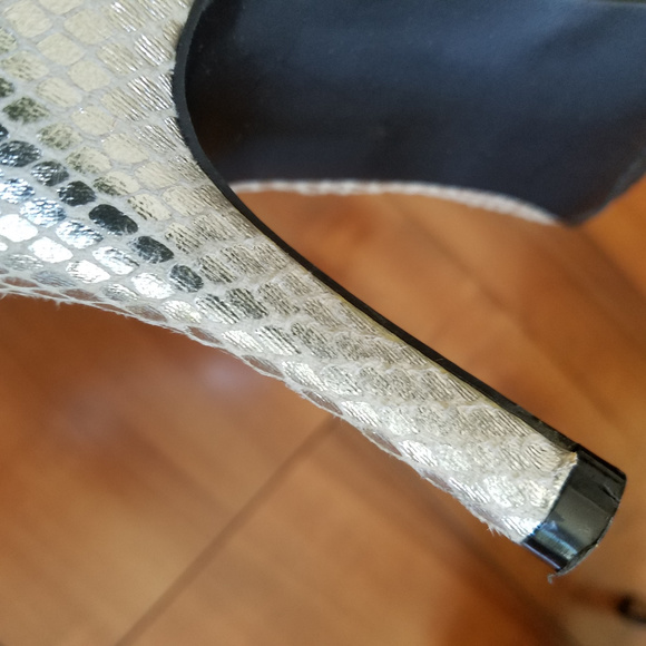 RAMPAGE Silver Classic Pump "Nicki" Sz 6 Excellent - Picture 10 of 14